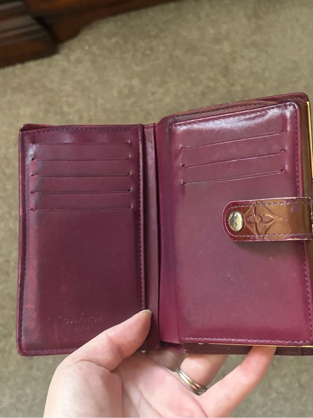 Authentic Louis Vuitton Monogram Vernis kisslock Wallet Burgundy